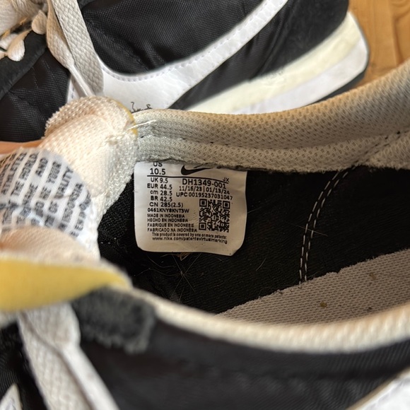 Nike Men's Black Sneakers - Picture 2 of 5